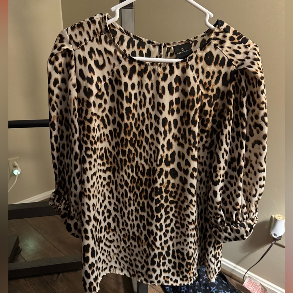 Worthington size M leopard keyhole 3/4 sleeve blouse